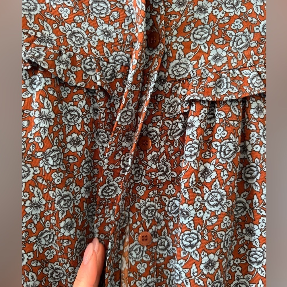Helder Korean Couture Button Down Floral Blouse - Picture 5 of 16